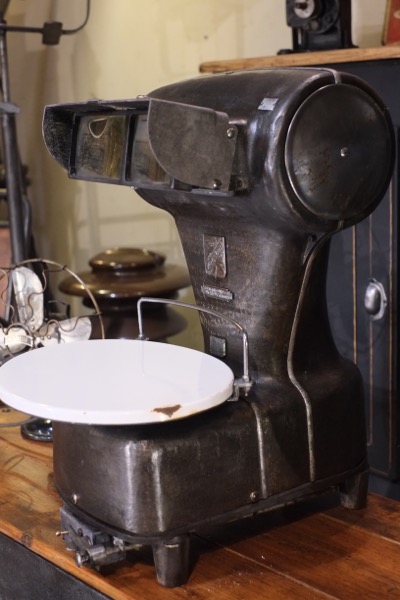 balance Lutrana ancienne electrique de boucherie tres deco